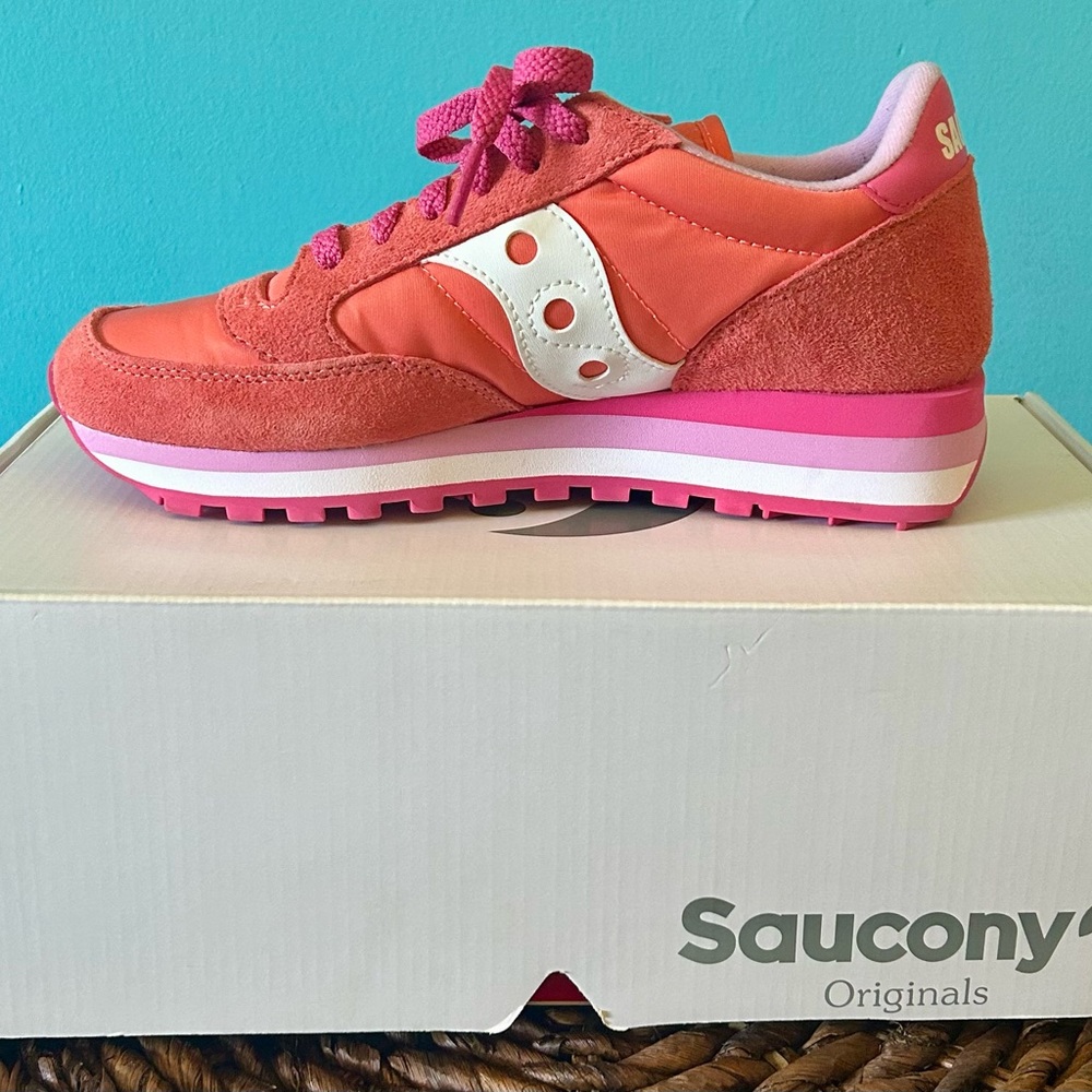 Saucony Jazz Triple size 7 in coral.